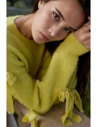 Bow sweater