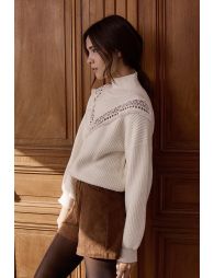 Sweater with fancy bust
