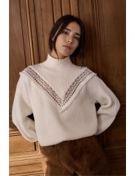 Sweater with fancy bust