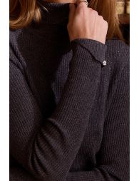 Iridescent ribbed knit turtleneck