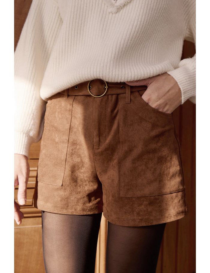 Short ceinturé en suédine