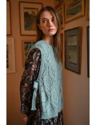 Sleeveless sweater to tie at the sides