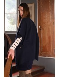 Knitted cape, buttoned