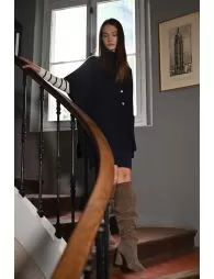 Cape en maille, boutonnée