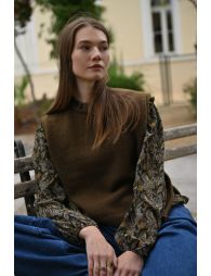 Pull sans manches, boutonné sur les côtés