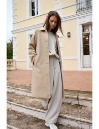 Straight buttoned coat