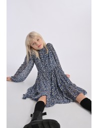 Vestido de niña de manga larga, con estampado y volantes.