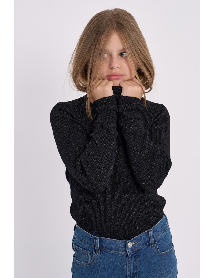 Jersey de niña de manga larga, con cuello alto.