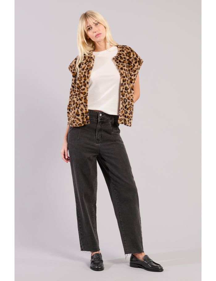 High-waisted carrot jeans