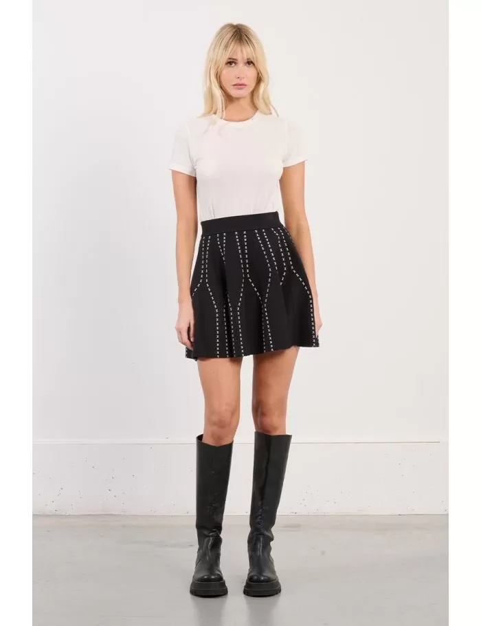 Mini-jupe patineuse à broderie 