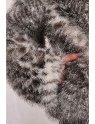 Abrigode peluche con estampado