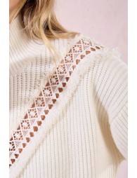 Sweater with fancy bust