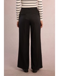 Wide pleated trousers