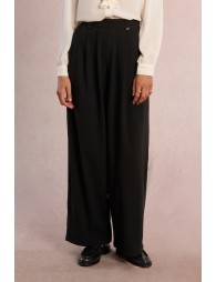 Wide pants with multi-pleats