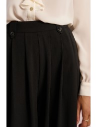 Wide pants with multi-pleats