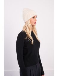 Knitted beanie with heart