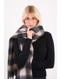 Plaid woollen scarf