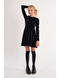 Robe en velours, parsemée de nœuds brillants