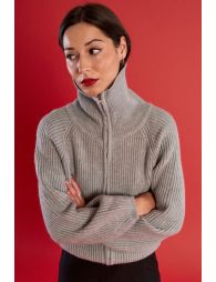 Zipped vest, trucker collar