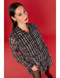 Vestido corto de manga larga con estampado