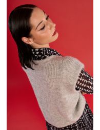 Sleeveless sweater, plain