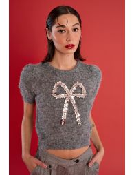 Short-sleeved sweater with sequin bow