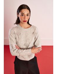 Pull à nœuds en relief 