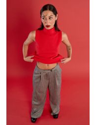 Thin sleeveless turtleneck