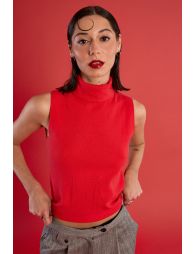 Thin sleeveless turtleneck