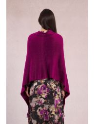 Ponchoasimétrico con flecos en el bajo