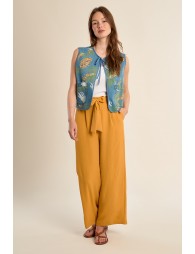 Pantalón de mujer largo, con lazada y pliegues.