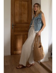 Pantalón de mujer largo, vaporoso, motivo rayas.