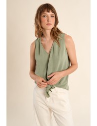 Fluid, knotted tank top