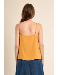 Top de mujer lencero, de tirantes.