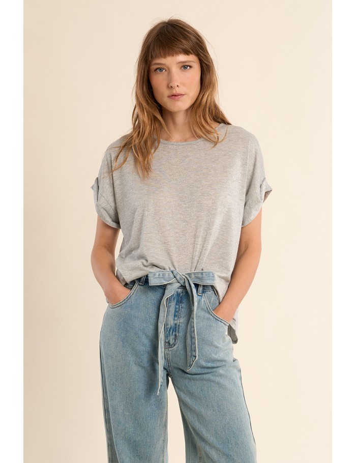 Casual T-shirt, open at the back