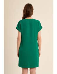 Vestido de manga corta, escote en V.