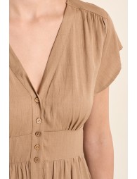 Vestido de manga corta, detalle pliegues.