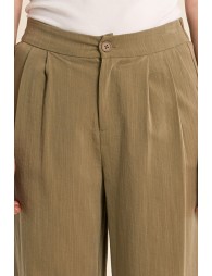 Straight, high-waisted trousers