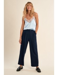 Straight, high-waisted trousers