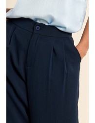 Straight, high-waisted trousers