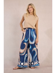 Pantalón de mujer largo, ancho, con estampado.