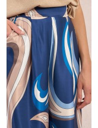 Pantalón de mujer largo, ancho, con estampado.