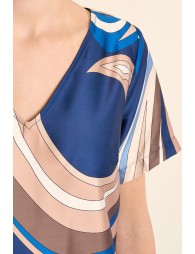 Vestido de manga corta, estampado fantasía.