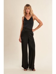 Top de mujer de tirantes, con detalles.