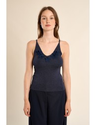 Top de mujer de tirantes, con detalles.