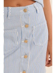 Falda corta, vaquera, estampado rayas.