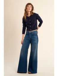 Buttoned cardigan, heart details