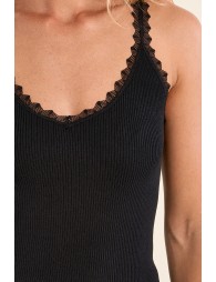 Top de mujer de tirantes, detalle encaje.