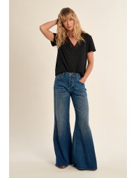 Casual T-shirt with embroidered details