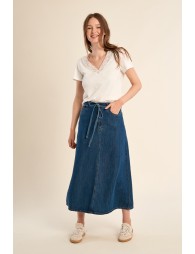 Casual T-shirt with embroidered details